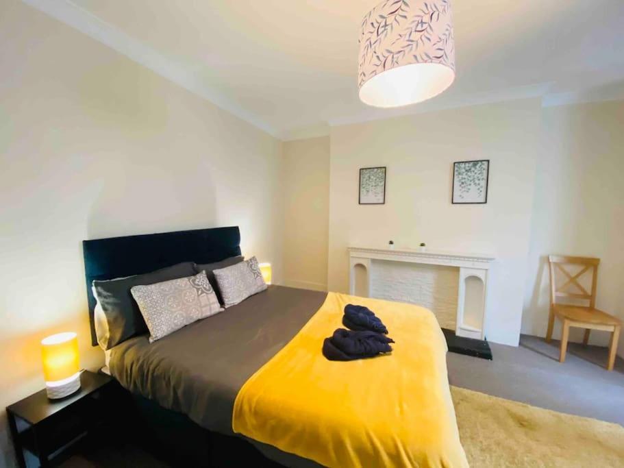 7 Bedroom House In Town Centre Near Beach - Sleeps 13 ヘイスティングス エクステリア 写真